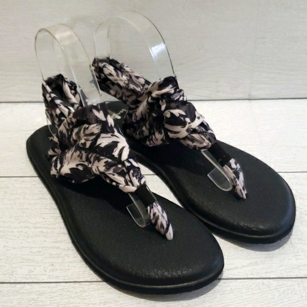 Sanuk Yoga White and Black Ankle Straps Woman Sandals Size 8